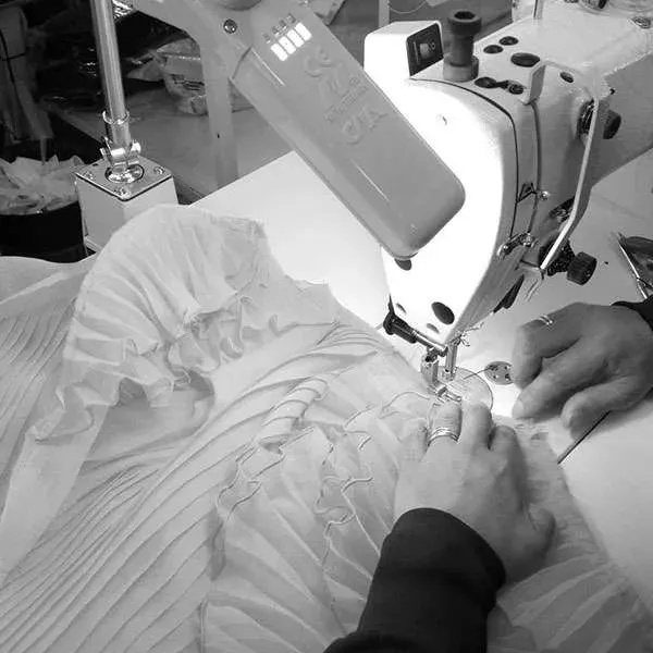 Reparto di produzione dei capi negli stabilimenti Parmamoda